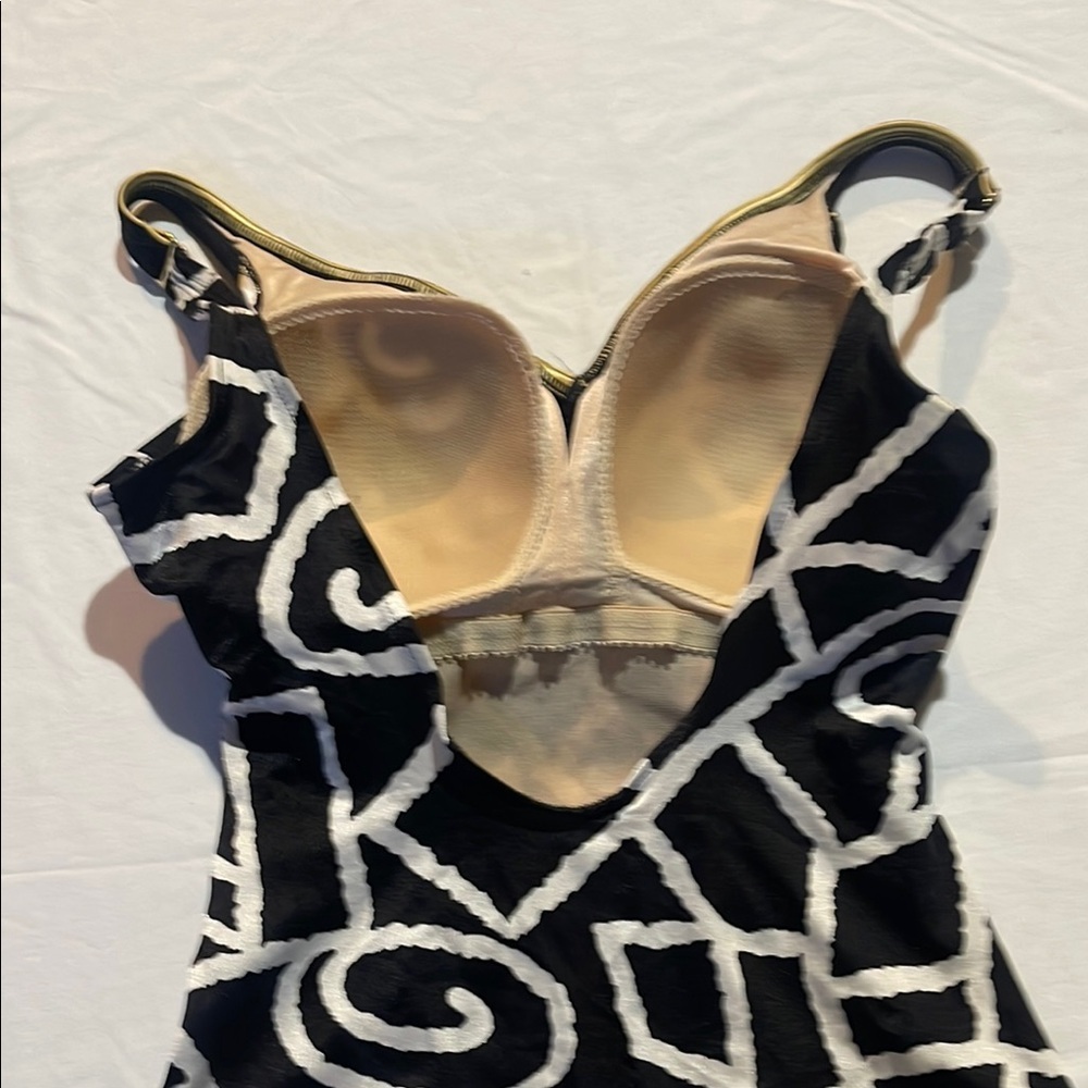 Black and White Geometric One-Piece Swimsuit - Picture 8 of 11